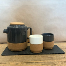 Load image into Gallery viewer, Earthware tea pot - cream
