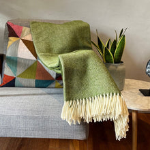 Load image into Gallery viewer, Herringbone throw - apple
