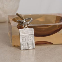 Load image into Gallery viewer, House keyring

