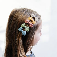 Load image into Gallery viewer, Ivy bow clips
