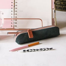 Load image into Gallery viewer, Multi geo hearts pen set
