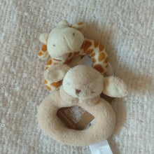 Load image into Gallery viewer, Giraffe grabber rattle
