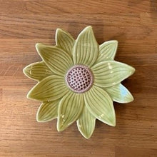 Load image into Gallery viewer, Savanna flower plate - yellow

