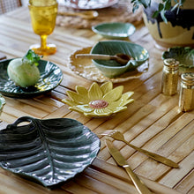 Load image into Gallery viewer, Savanna flower plate - yellow
