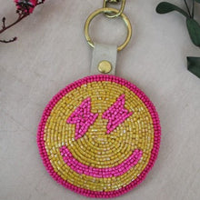 Load image into Gallery viewer, Smiley lightening keyring

