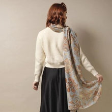 Load image into Gallery viewer, Tudor rose kimono - grey
