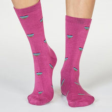 Load image into Gallery viewer, Cretia heart stripe socks
