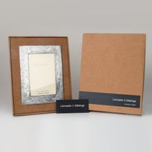 Load image into Gallery viewer, Waves photo frame
