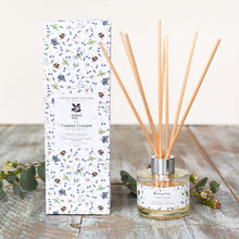 Load image into Gallery viewer, Wildflower meadows bee - glass candle &amp; seed packet
