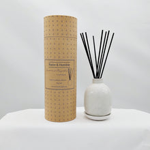 Load image into Gallery viewer, Scented diffuser - jasmin &amp; magnolia (with saucer)
