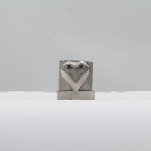 Load image into Gallery viewer, Heart shaped photo holder
