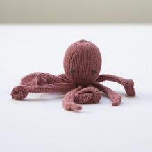 Load image into Gallery viewer, Knitted octopus - blue
