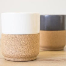 Load image into Gallery viewer, Earthware tea coffee mug - cream
