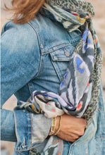 Load image into Gallery viewer, Wool digitally printed scarf - La Fliquet
