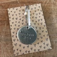 Load image into Gallery viewer, Love you mum keyring
