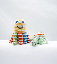 Load image into Gallery viewer, Crochet turtle rattle - green

