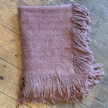 Load image into Gallery viewer, Jute cotton frilled throw - mushroom pink
